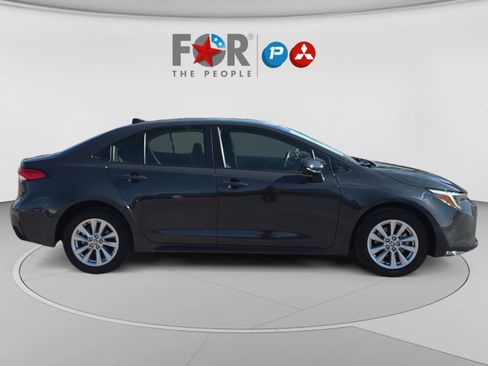 Used 2025 Toyota Corolla LE w/ LE Premium Package FWD image 6