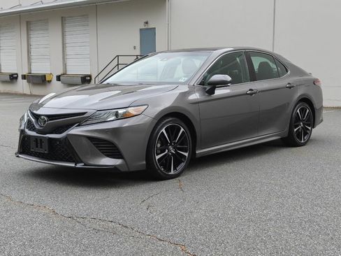 Used 2018 Toyota Camry XSE FWD image 8