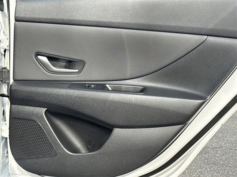 Certified 2025 Hyundai Elantra SEL image 16