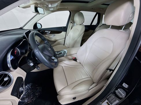Used 2018 Mercedes-Benz GLC 300 4MATIC image 5