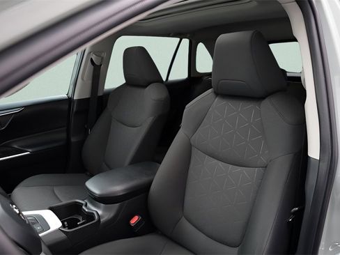 Certified 2023 Toyota RAV4 XLE w/ Convenience Package image 19