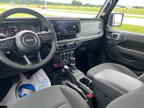 Used 2025 Jeep Wrangler Unlimited Sport S 4xe AWD/4WD image 18
