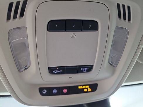 Used 2021 Buick Envision Essence w/ Technology Package I image 26