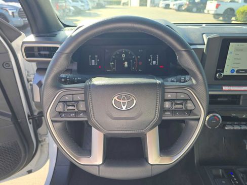 Certified 2026 Toyota 4Runner SR5 AWD/4WD image 25