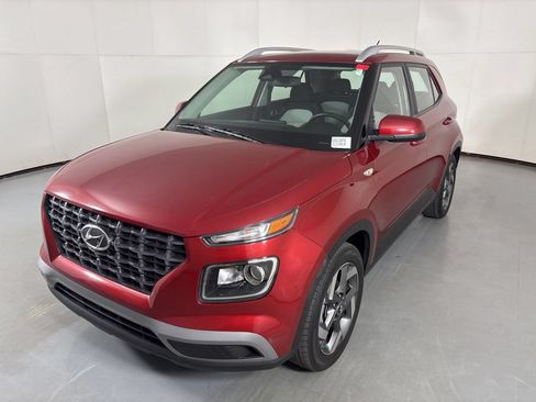 Used 2025 Hyundai Venue SEL FWD image 4