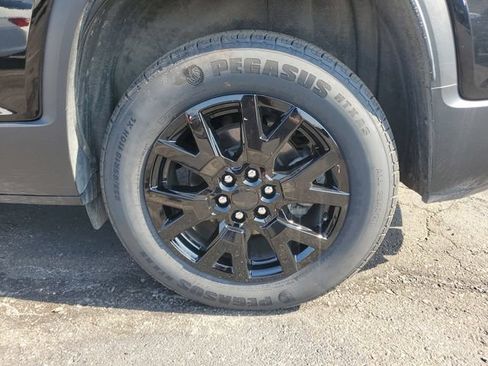 Certified 2023 GMC Acadia SLE w/ Driver Convenience Package FWD image 31