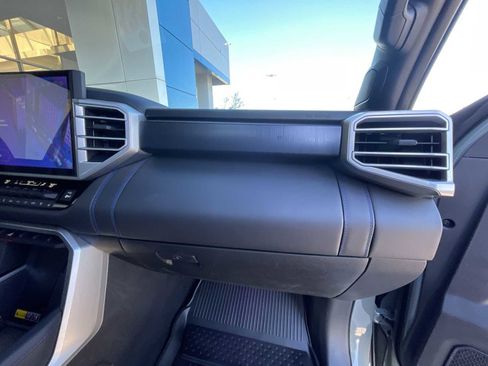 Used 2025 Toyota Sequoia Platinum image 29