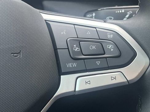 New 2026 Volkswagen Taos SE FWD image 17