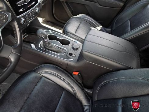 Used 2022 Chevrolet Traverse LT FWD image 32