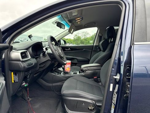 Used 2016 Kia Sorento FWD image 2