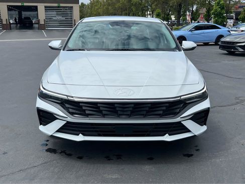 New 2026 Hyundai Elantra Limited FWD image 3