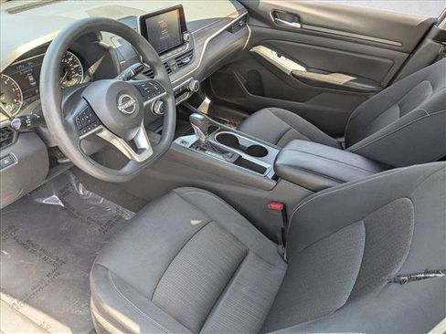 Used 2024 Nissan Altima 2.5 SV FWD image 10
