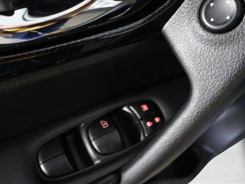 Used 2020 Nissan Rogue SL w/ Premium Package image 12