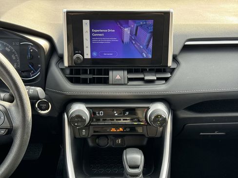 Used 2025 Toyota RAV4 XLE image 29