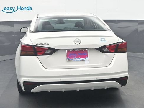 Used 2025 Nissan Altima 2.5 SV FWD image 6