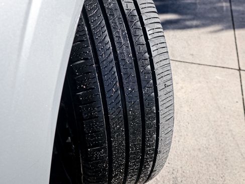 Used 2025 Volvo XC60 B5 Plus image 12