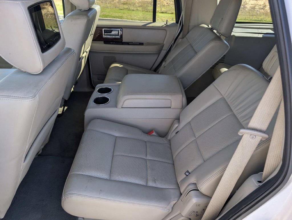 Used 2014 Lincoln Navigator 2WD image 21