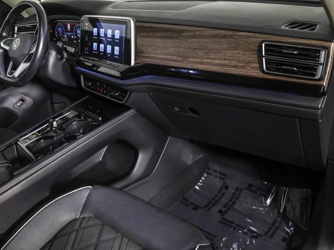 Used 2024 Volkswagen Atlas SEL Premium R-Line image 48