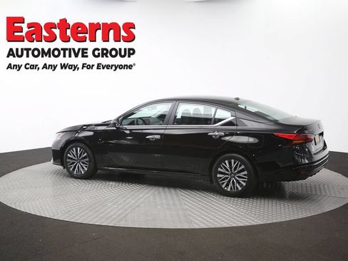 Used 2025 Nissan Altima 2.5 SV FWD image 62