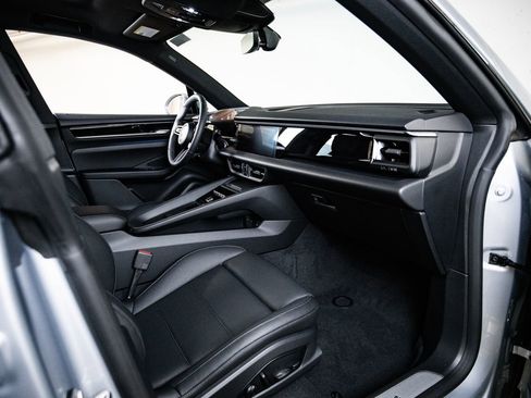 New 2026 Porsche Macan Electric RWD image 28