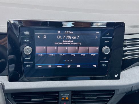 Used 2025 Volkswagen Jetta SE FWD image 11