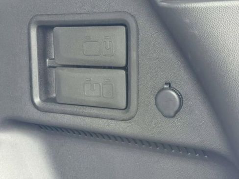 Used 2023 Chevrolet Equinox LT image 9