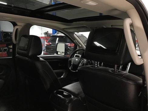 Used 2020 Nissan Titan SL w/ Moonroof Package image 27