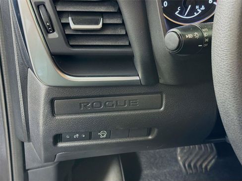 Used 2023 Nissan Rogue S AWD/4WD image 17