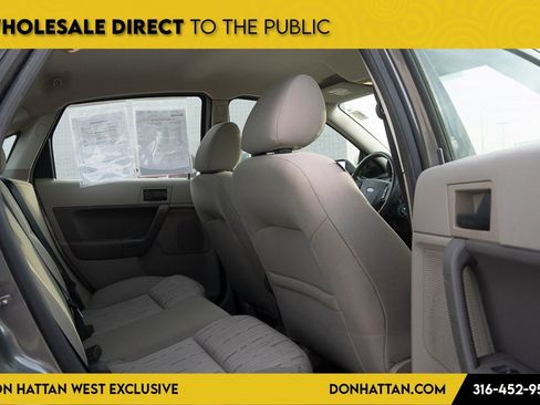 Used 2010 Ford Focus SE image 16