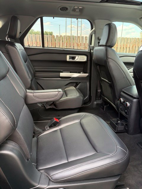 Used 2023 Ford Explorer Limited w/ Limited Technology Package RWD image 18