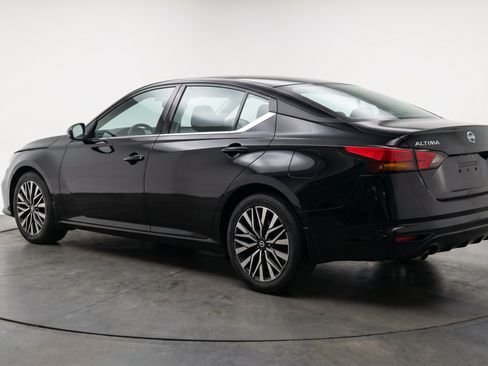 Used 2025 Nissan Altima 2.5 SV FWD image 6