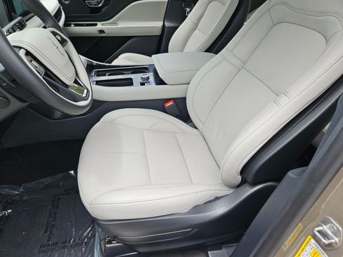 Used 2025 Lincoln Aviator Reserve AWD/4WD image 16