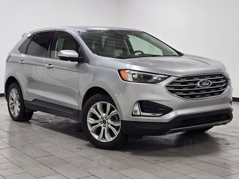 Used 2022 Ford Edge Titanium image 2
