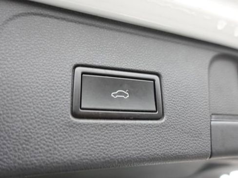 Used 2019 Volkswagen Atlas SEL Premium image 31