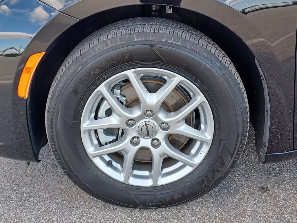 Used 2025 Chrysler Pacifica Select FWD image 32