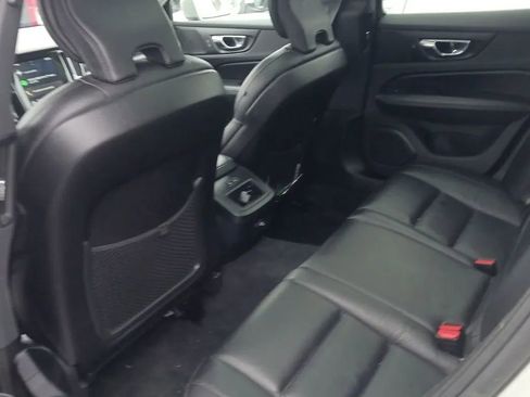 Used 2020 Volvo V60 T5 Cross Country image 6