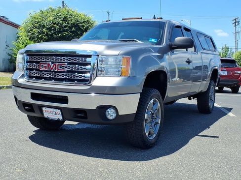 Used 2013 GMC Sierra 2500 SLE w/ SLE Preferred Package AWD/4WD image 3