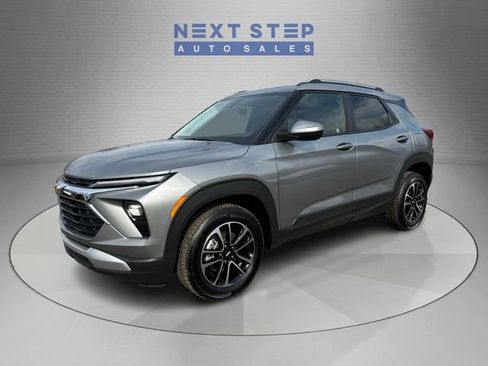 Used 2024 Chevrolet TrailBlazer LT w/ LT Cold Weather Package image 3