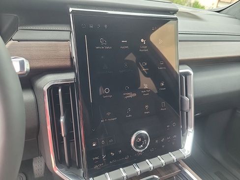 New 2026 GMC Acadia Denali Ultimate w/ LPO, All-Weather Package FWD image 17