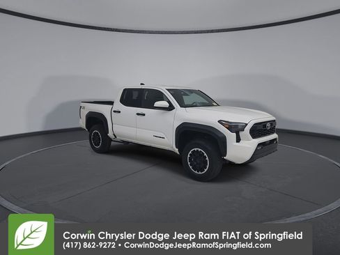 Used 2024 Toyota Tacoma TRD Off-Road image 4