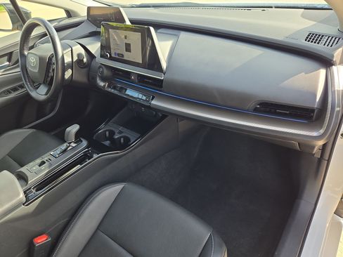 Used 2024 Toyota Prius XLE FWD image 33