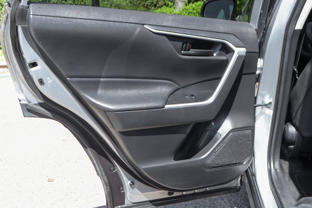 Used 2021 Toyota RAV4 LE FWD image 30