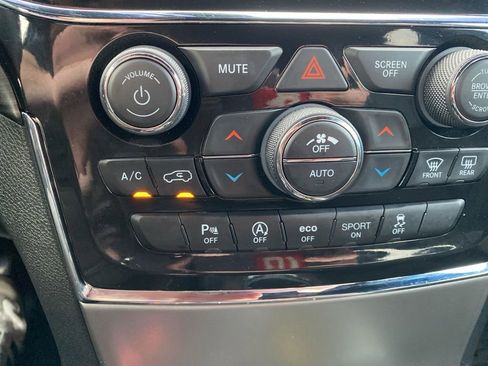 Used 2021 Jeep Grand Cherokee Laredo X image 26