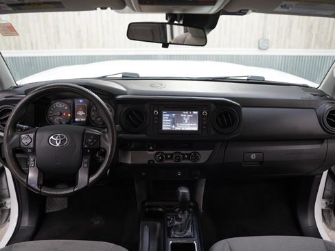 Used 2018 Toyota Tacoma SR image 17