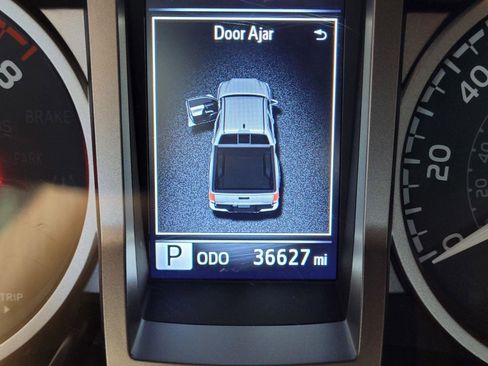 Used 2022 Toyota Tacoma SR5 w/ Trail Edition image 28