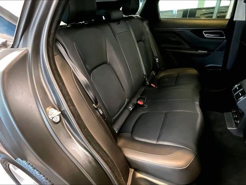 Used 2019 Jaguar F-PACE Premium image 38