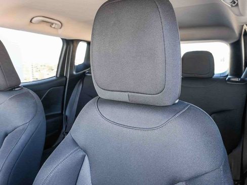 Used 2023 Jeep Renegade Latitude AWD/4WD image 21