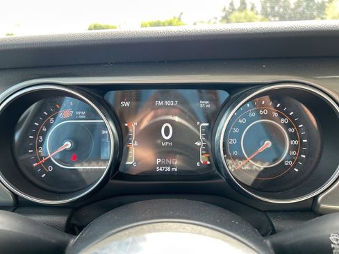 Used 2022 Jeep Wrangler Unlimited Sahara image 16