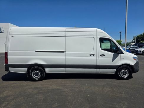 New 2025 Mercedes-Benz eSprinter 170 Cargo image 7