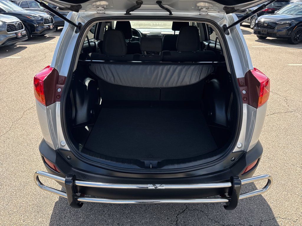 Used 2015 Toyota RAV4 XLE AWD/4WD image 7